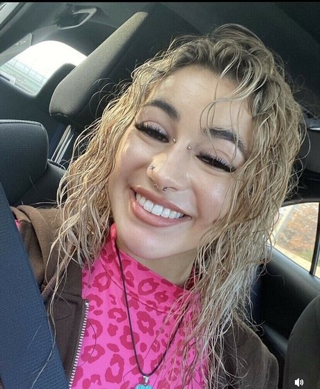 daretobelilith modèles nus des photos