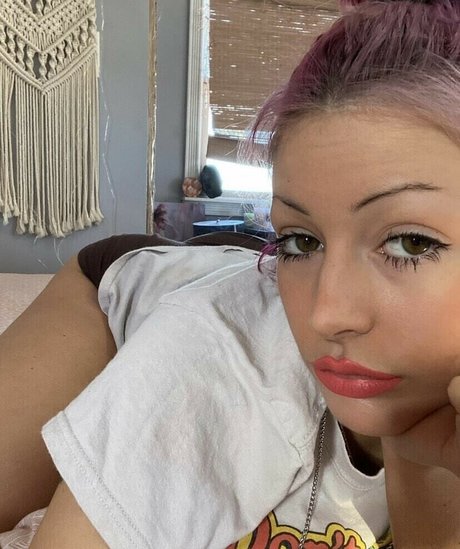 daretobelilith modèle hd des photos