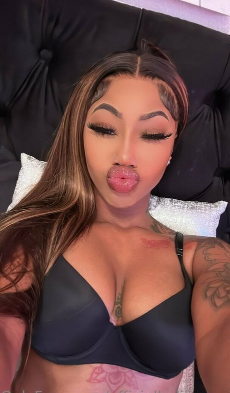 OfficialLadiiScorpio actrice photo