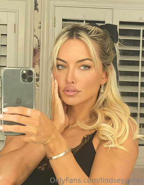 lindseypelas haut modèle photos