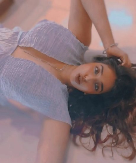 Nayoni Dutta star du porno xxx image