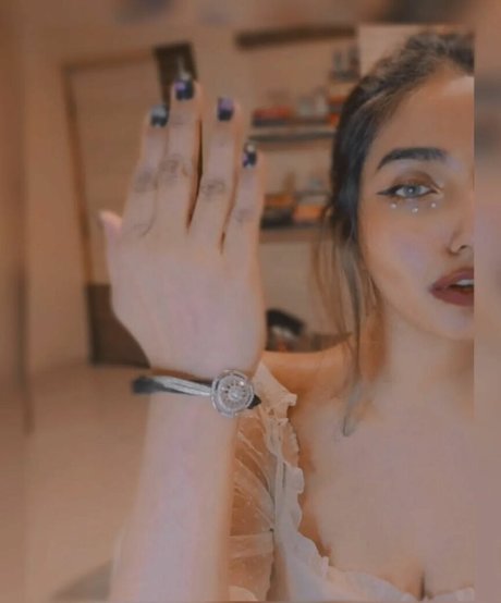 Nayoni Dutta actrice sexy galeries