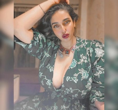 Nayoni Dutta modèle sympa galeries