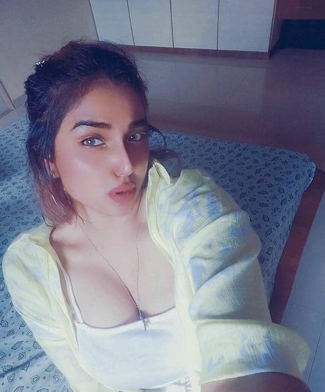 Nayoni Dutta actrice porno images