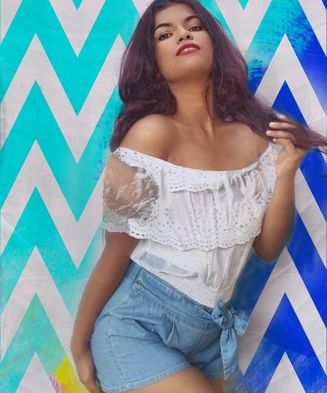 Nidhi Goel modèles nus galeries