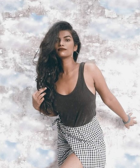 Nidhi Goel art modèle des photos