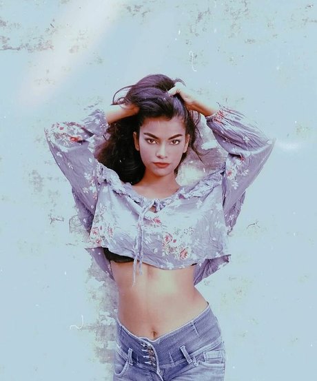 Nidhi Goel star du porno belle photos