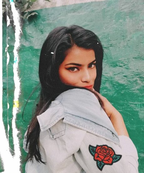 Nidhi Goel star du porno parfaite images