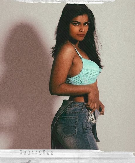 Nidhi Goel star du sexe photos