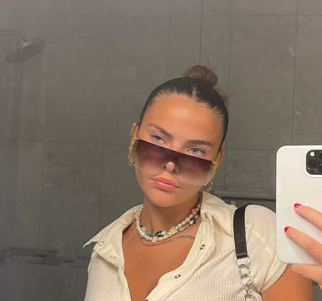 Lola Dubrul modèle gratuit galeries