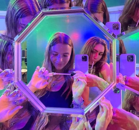 Lola Dubrul actrice pornographique des photos