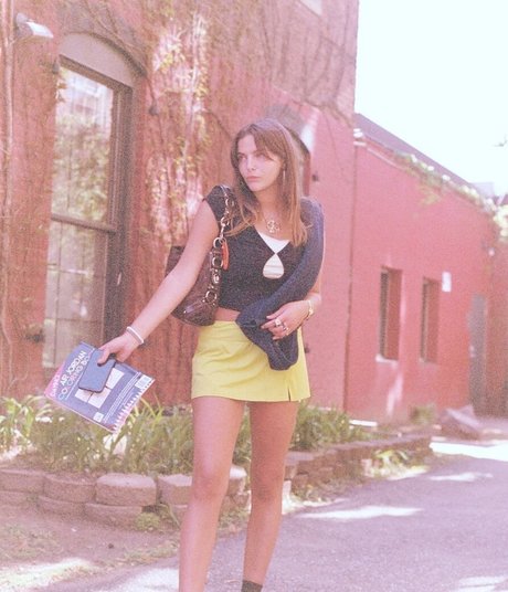 Lola Dubrul haut modèle galeries