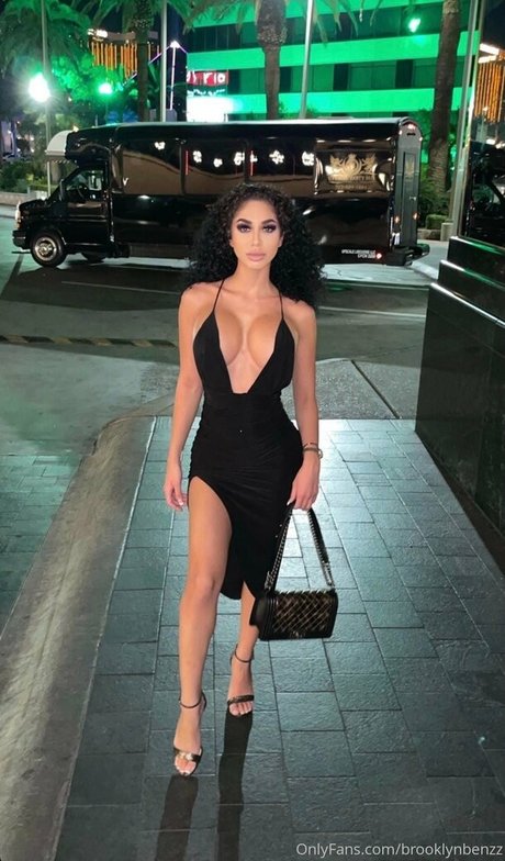 Brooklyn Benzz nus star du porno collection