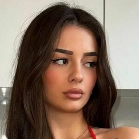 Fiona Duraku nus étoiles photos