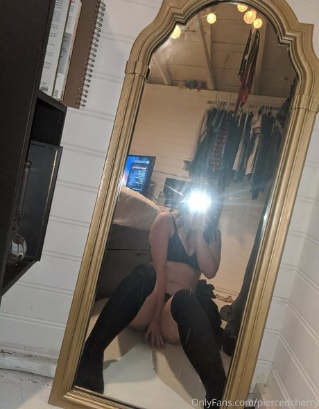 piercedcherry actrice exclusive collection