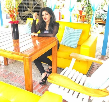 Apoorva Bhalla modèle chaud photos