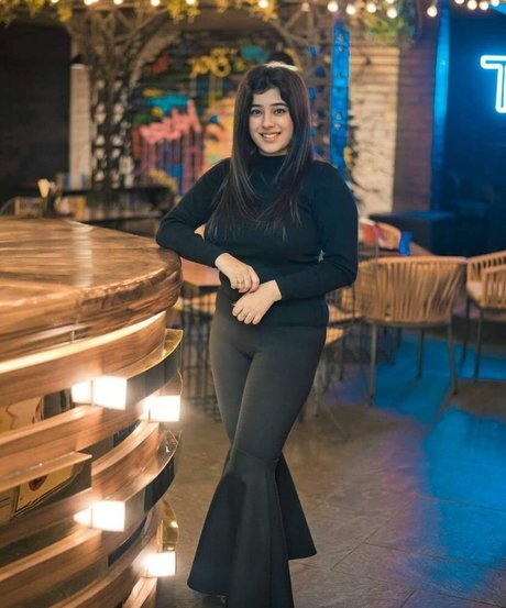 Apoorva Bhalla sexe star galeries