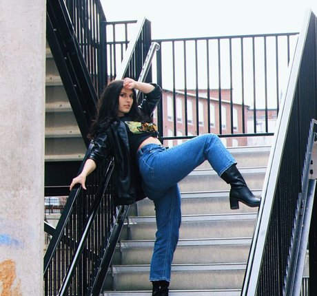 Ashley Jolly modèle joli des photos