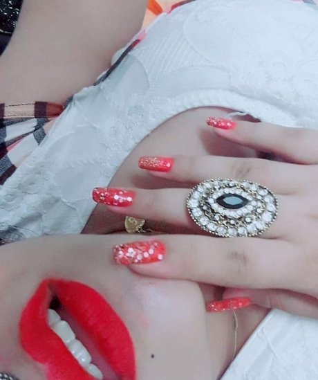 Aarohi Verma étoile adulte des photos