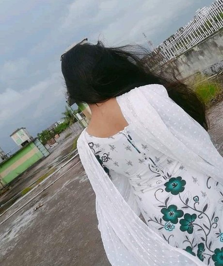 Aarohi Verma star du porno belle galerie