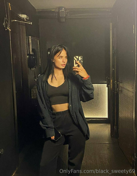 karinasweety69 modèle chaud image