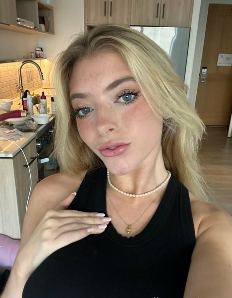 pom-pom girl nue onlyfans libre nu photo