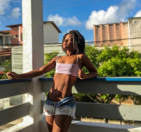 juliamissofc actrice érotique photos