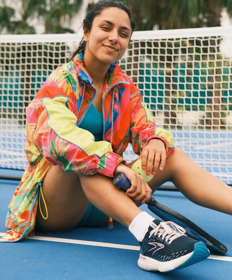 Michelle Khare belle étoile img