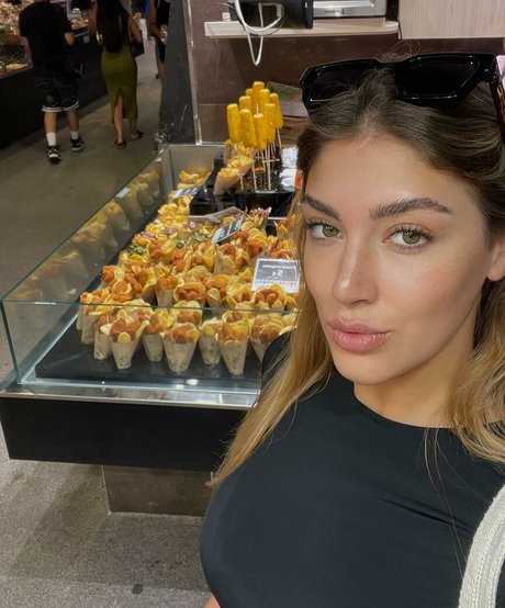 Morena Bradas modèle adulte archive