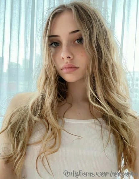 enya4u étoile sexy image