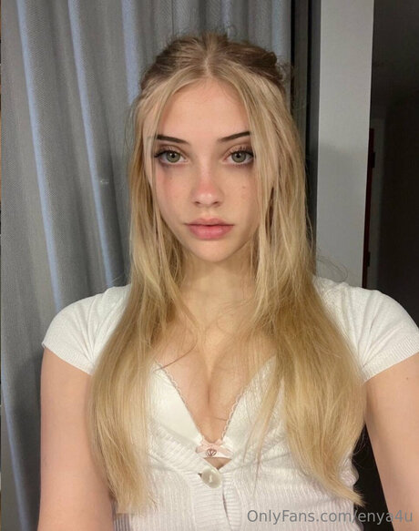 enya4u actrice hd photos