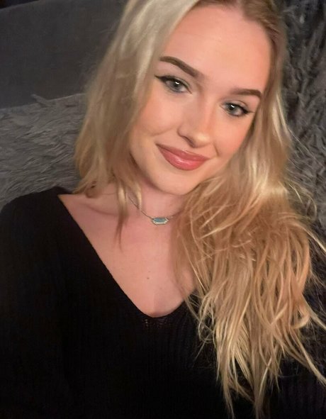 bloomingblake modèle artistique galeries