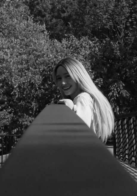 chaton courbé onlyfans top jolie photos