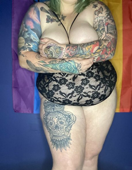 thicc n spooky actrice chaude des photos