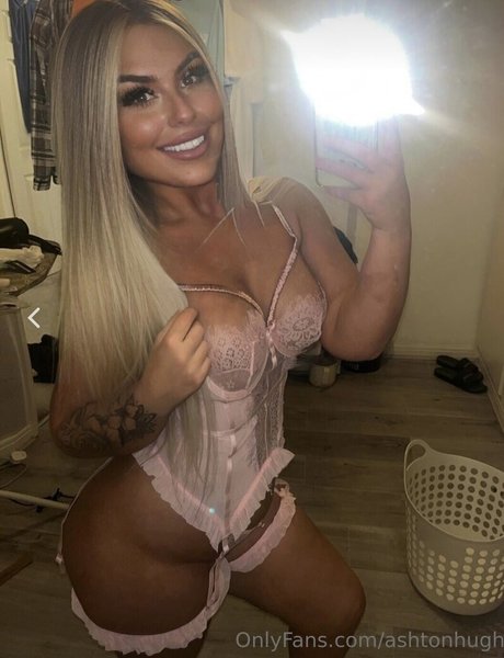 ashtonhughesxo actrice érotique archive