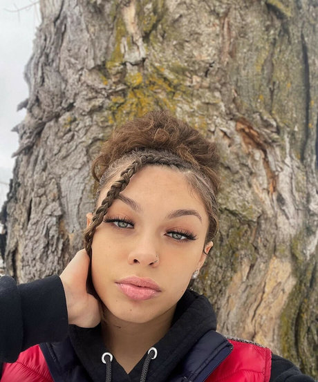 Kyliee ep art modèle image