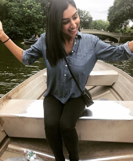 Sasha Kalra star du porno gratuit img