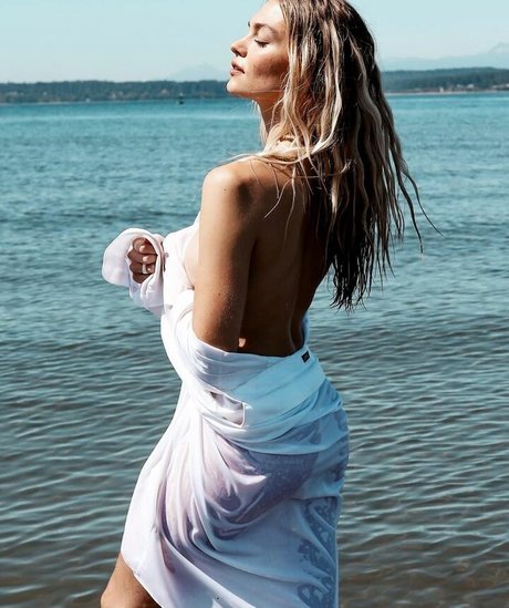 Julia Miller modèle exclusif img