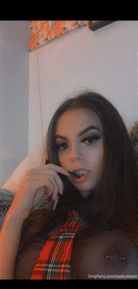 Nelly Sadcutiepie sexe star du porno photos