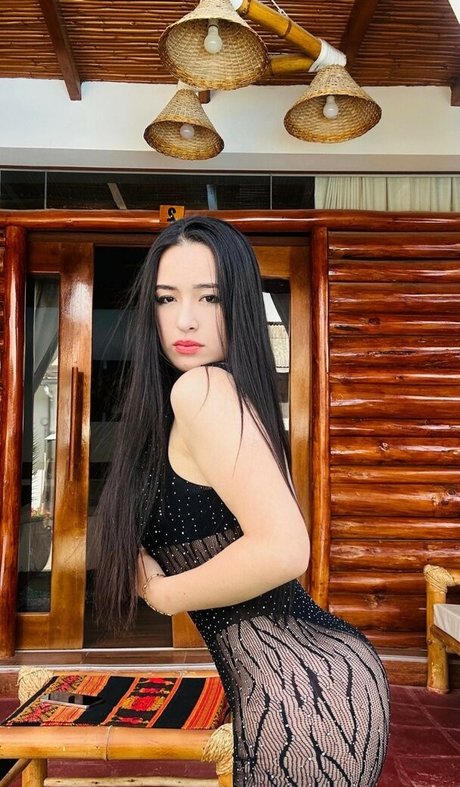 Babymaxxx mannequin photo