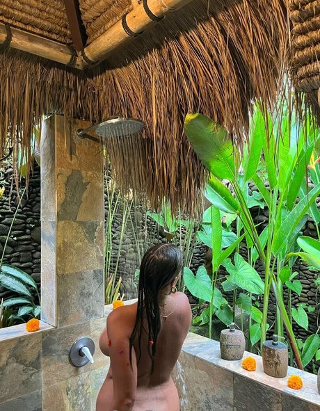 saucytitsbali top star image