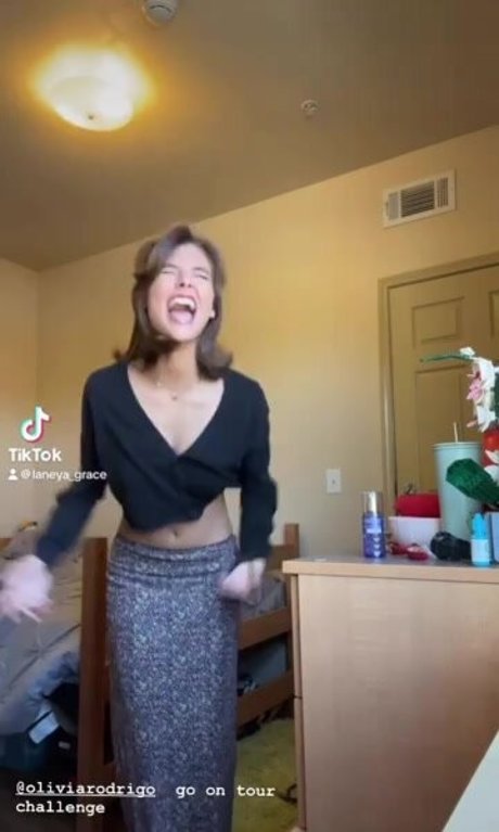 Laneya Grace modèle érotique archive