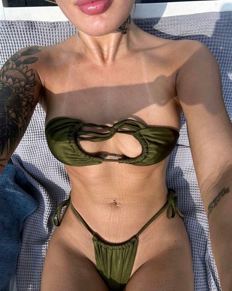 Arinawhynot nus de stars du porno galerie