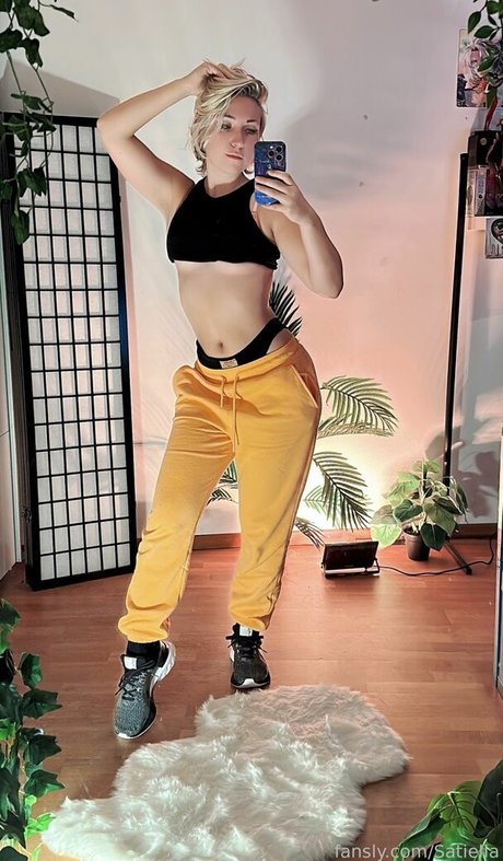 Satiella Cosplay modèle sexy image