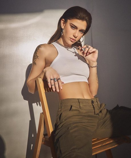 Milana Vino actrice libre galeries