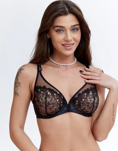 Milana Vino joli modèle photo