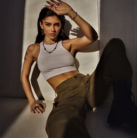 Milana Vino nus star du porno photos