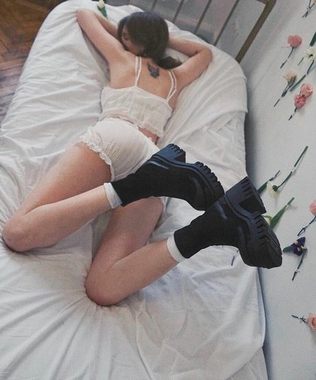 Tero modèle érotique img