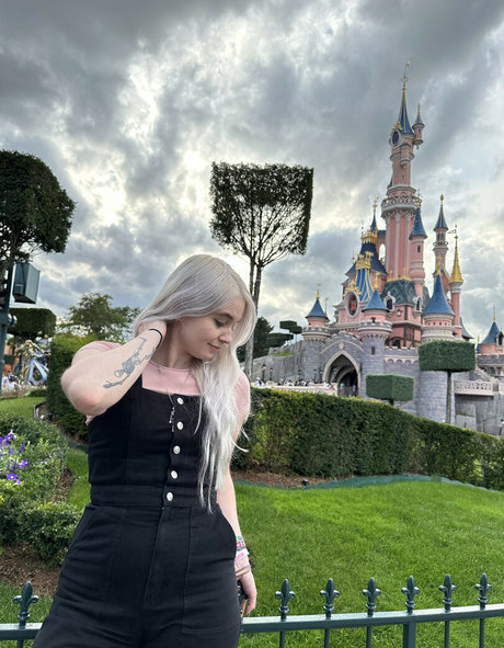 Larissa Zeeuwe modèle image