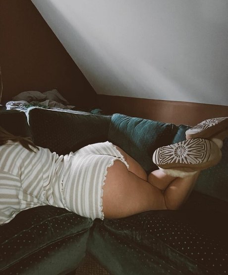 BaaabyC actrice nue des photos